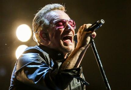 Bono de U2-Concierto Inocencia1-AP.jpg