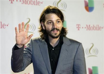 Diego Luna-1AP.jpg