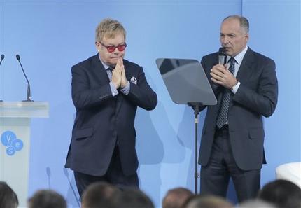 Elton_John y Viktor_Pinchuk1-AP.jpg