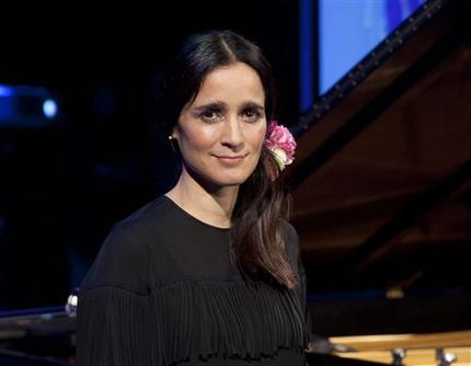 Julieta_Venegas1-AP.jpg