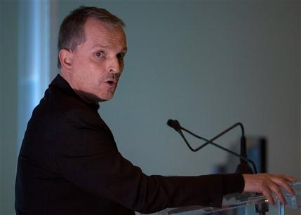 Miguel_Bose1-AP.jpg