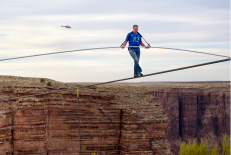 Nik Wallenda2-AP.jpg