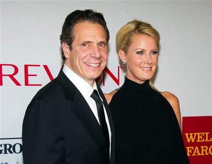 Sandra-Lee junto a gobernador Nueva York1-AP.jpg