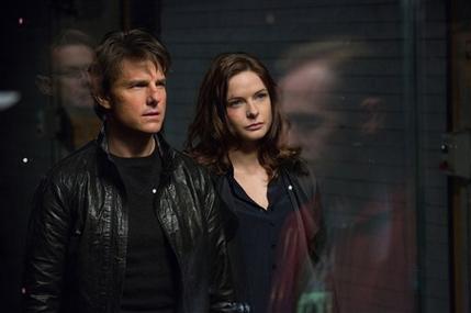 Tom Cruise y Rebecca Ferguson1-AP.jpg