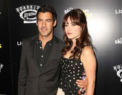 Zooey Deschanel y Jacob Pechenik1-AP.jpg